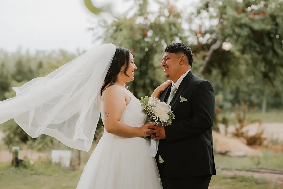 Backyard wedding couple in Washington state